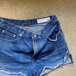 Rag & Bone Denim Shorts

Flattering side cut on bottom
EUC